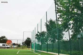 Wymiana siatek na ogrodzeniu boiska - naprawa ogrodzeń sportowych